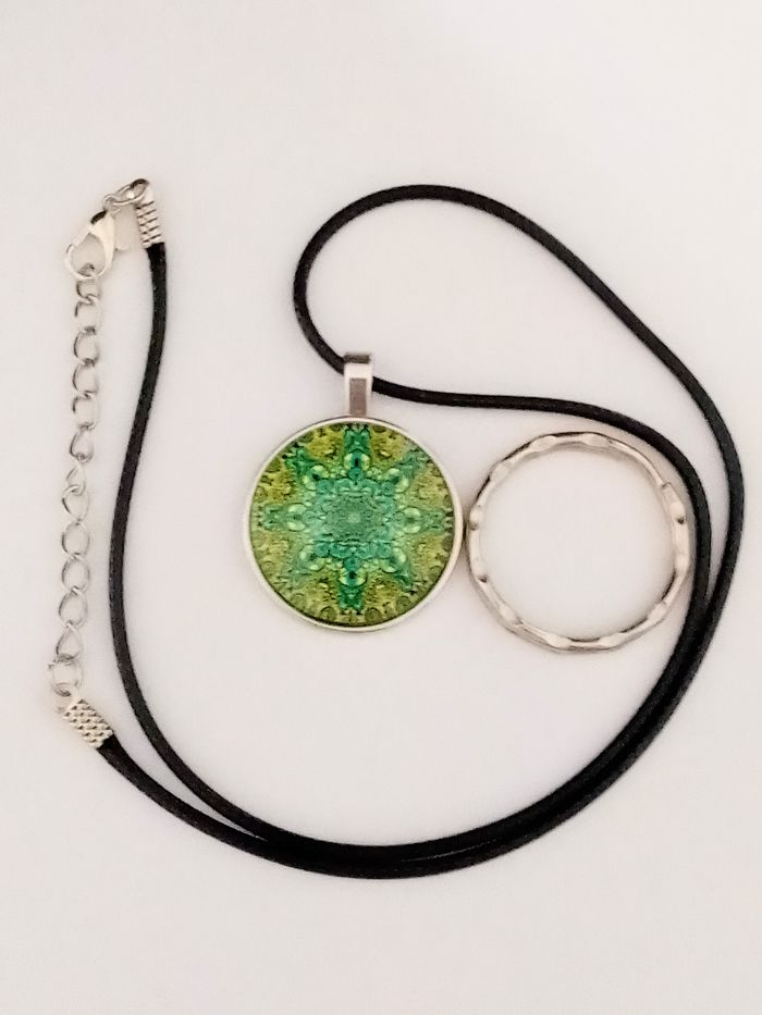 Collier corde de cire + pendentif mandala - photo numéro 2