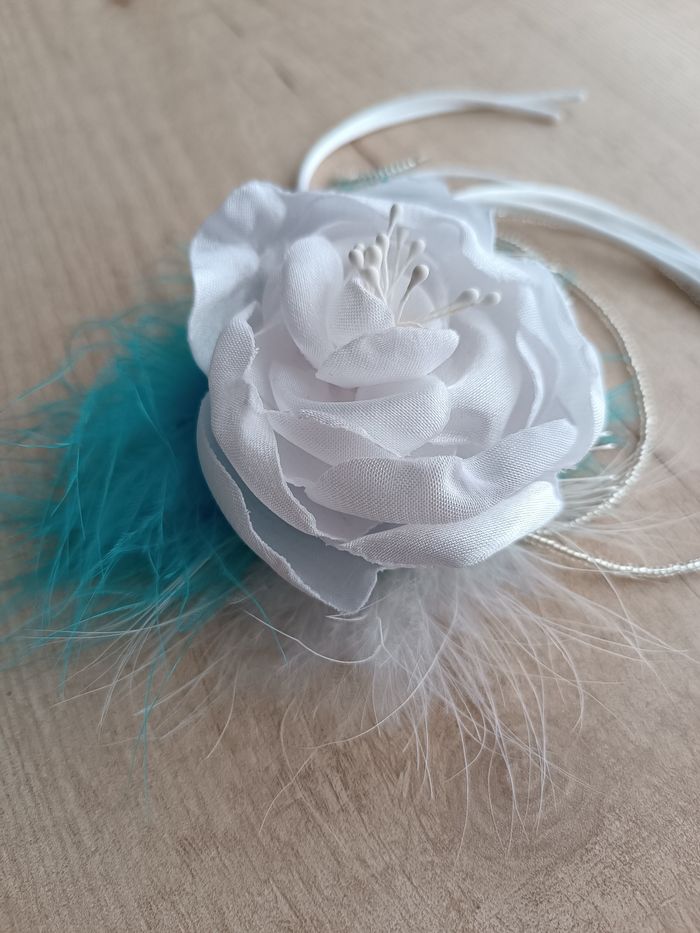 Peigne mariage fleur turquoise blanc plume - photo numéro 3