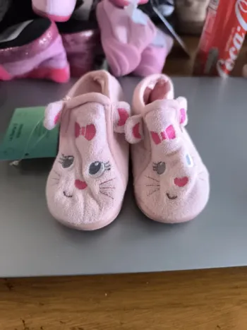 389312 chaussons fille 18 sans marque