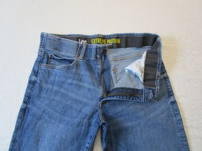 Jean homme LEE Extreme Motion coupe Straight Tapered Taille 42 W33 L32 Bleu (J262) - photo numéro 4