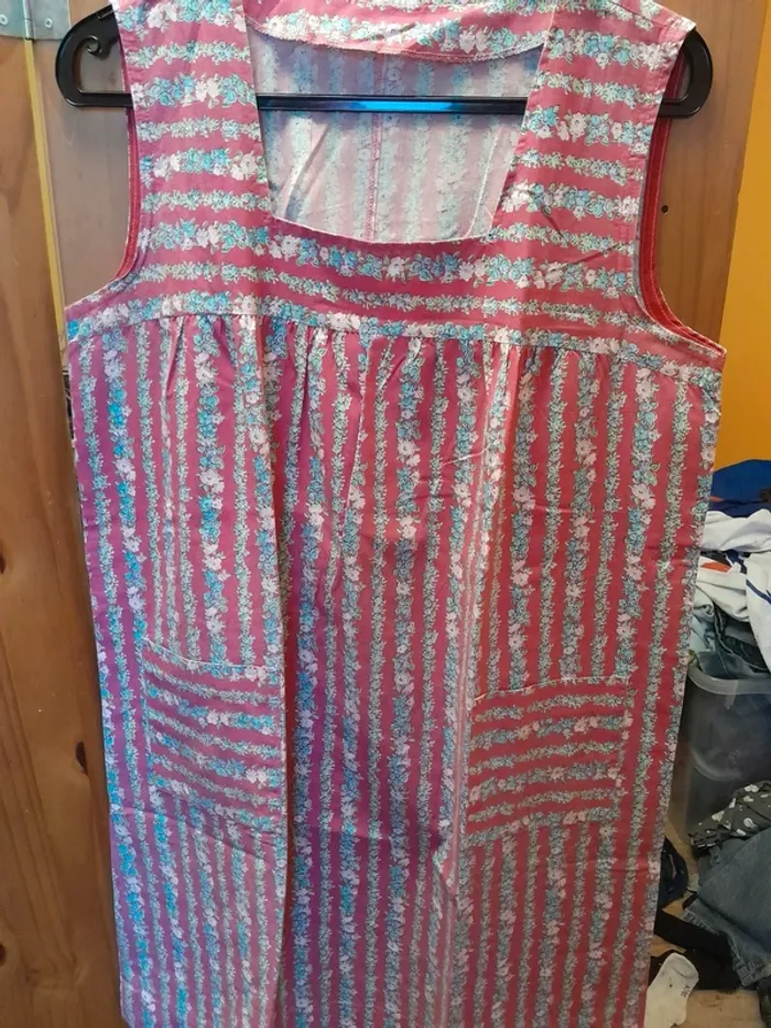 Blouse manche courte.