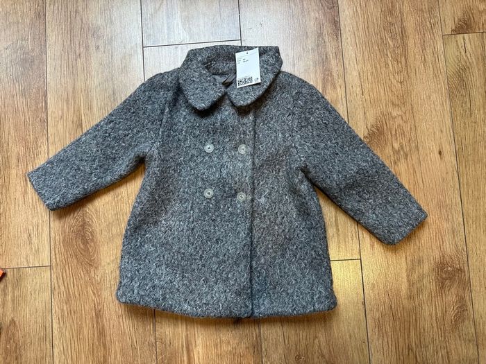 H&M  Manteau duveteux pour bébé fille (taille 92, 1 an et demi - 2ans) - photo numéro 2