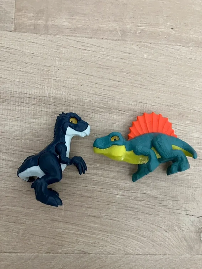 Lot de 2 figurines dinosaures jurassic parc mattel