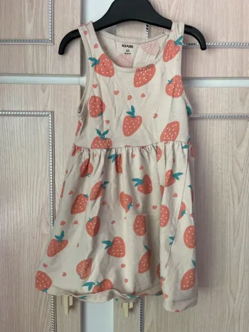 Robe fraises 4 ans