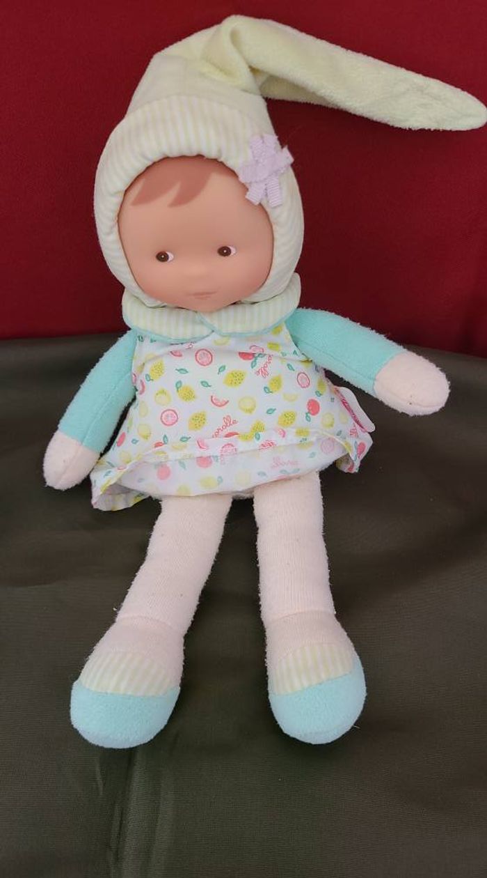COROLLE  DOUDOU POUPEE ROBE FRUIT CITRON POMME JAUNE VERT ROUGE 2015