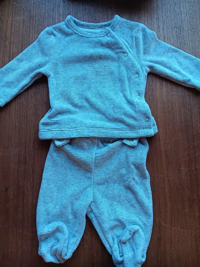 Lot 2 pyjamas + 3 bodys - 1 mois - photo numéro 2
