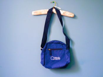 Sac besace objet publicitaire loto troyes habitat neuf bleu