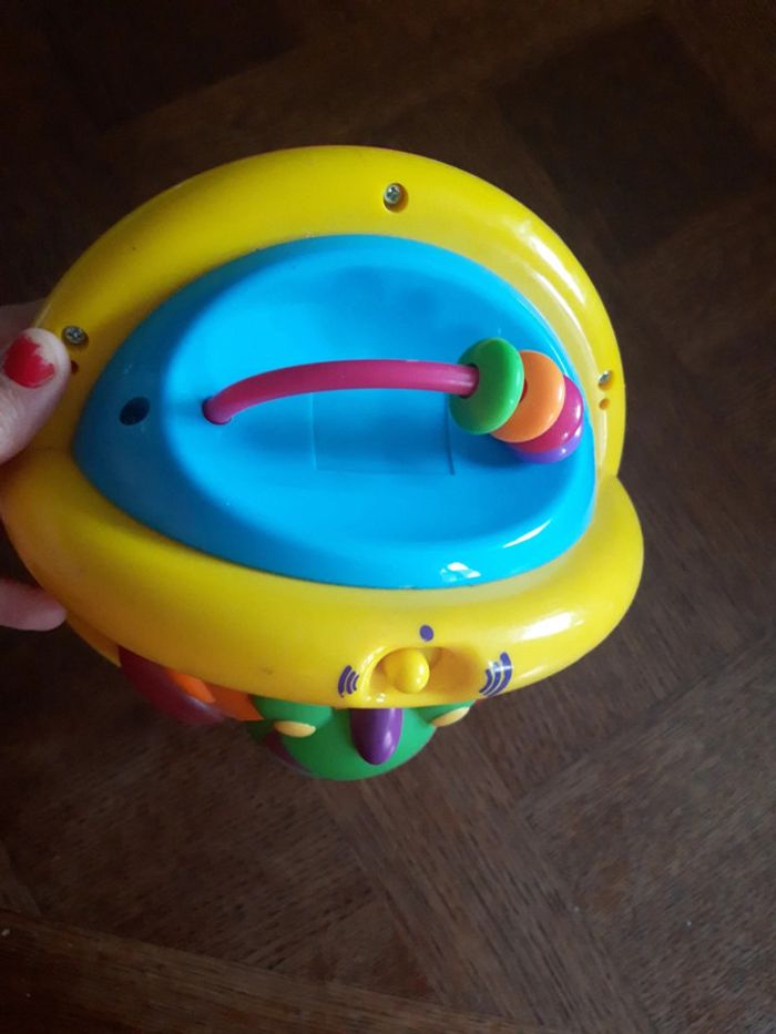 Balle d eveil,lumineux et sonore les piles sont à changer - photo numéro 2