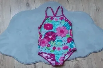 Maillot de bain orchestra "new roulotte" 6 ans en très bon état (sans défaut)