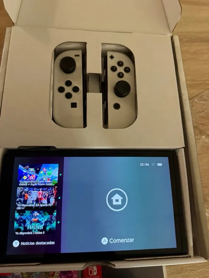 Nintendo · Switch OLED · Blanc - photo numéro 4