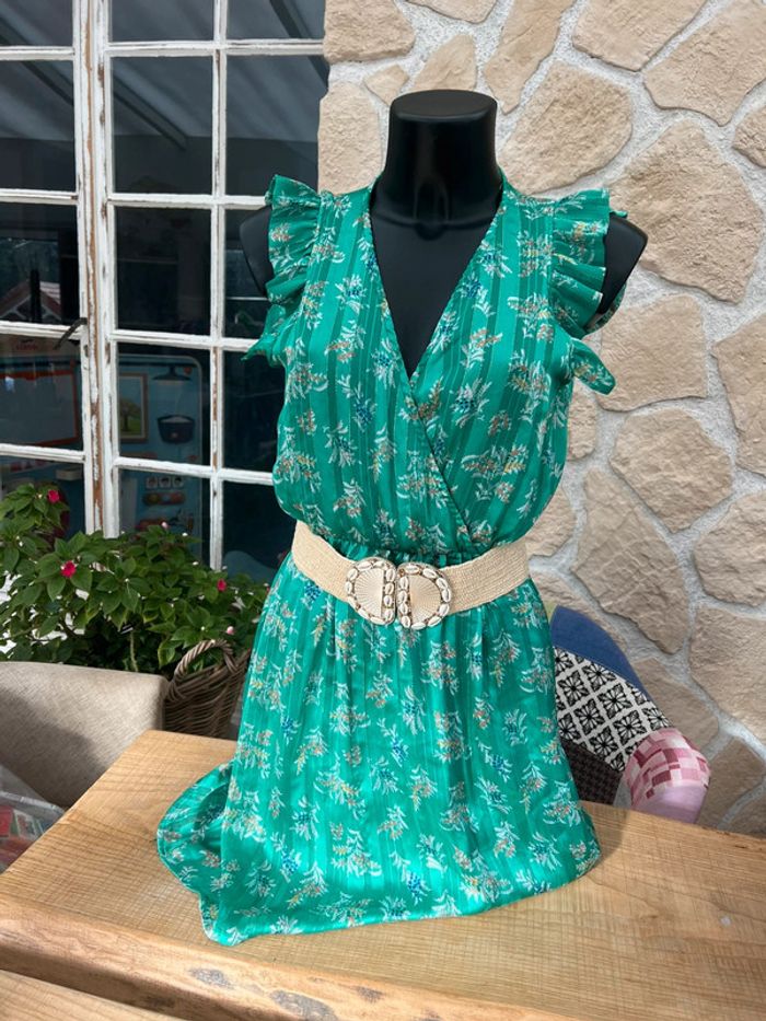 Robe femme rue des abesses taille 1 S :6 38 verte à fleurs en voilage
