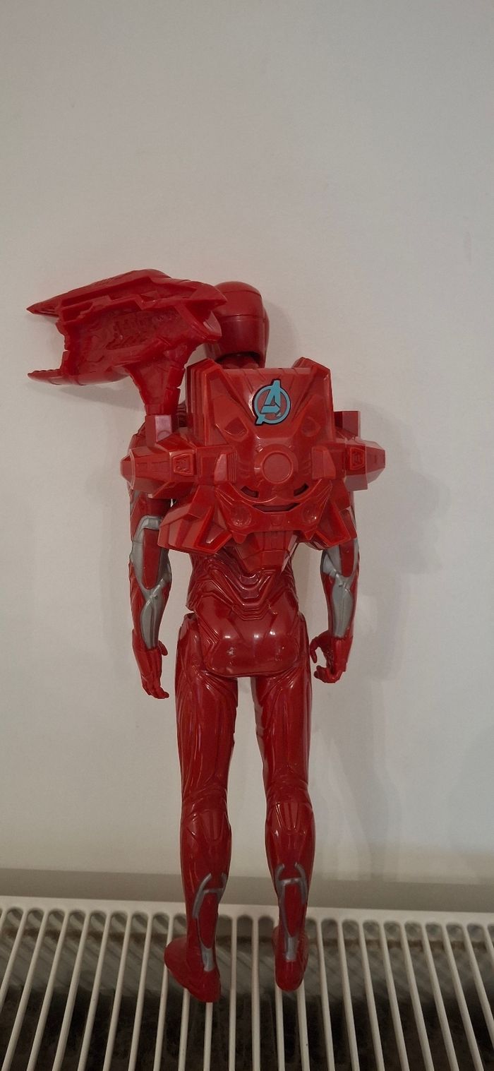 Figurine Iron Man Armure rouge et or 30cm - photo numéro 2