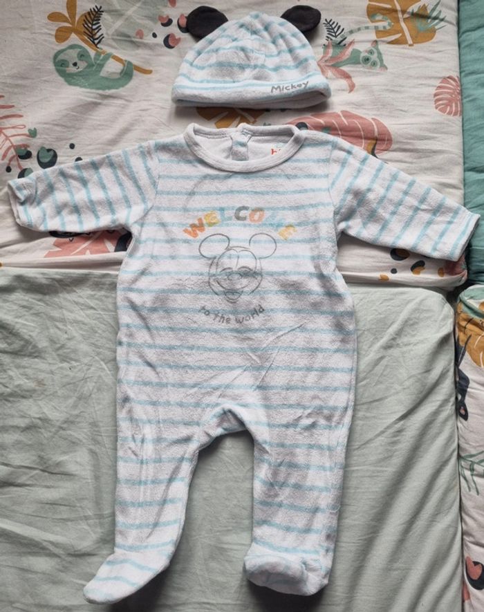 Pyjama mickey 3 mois et son bonnet assorti