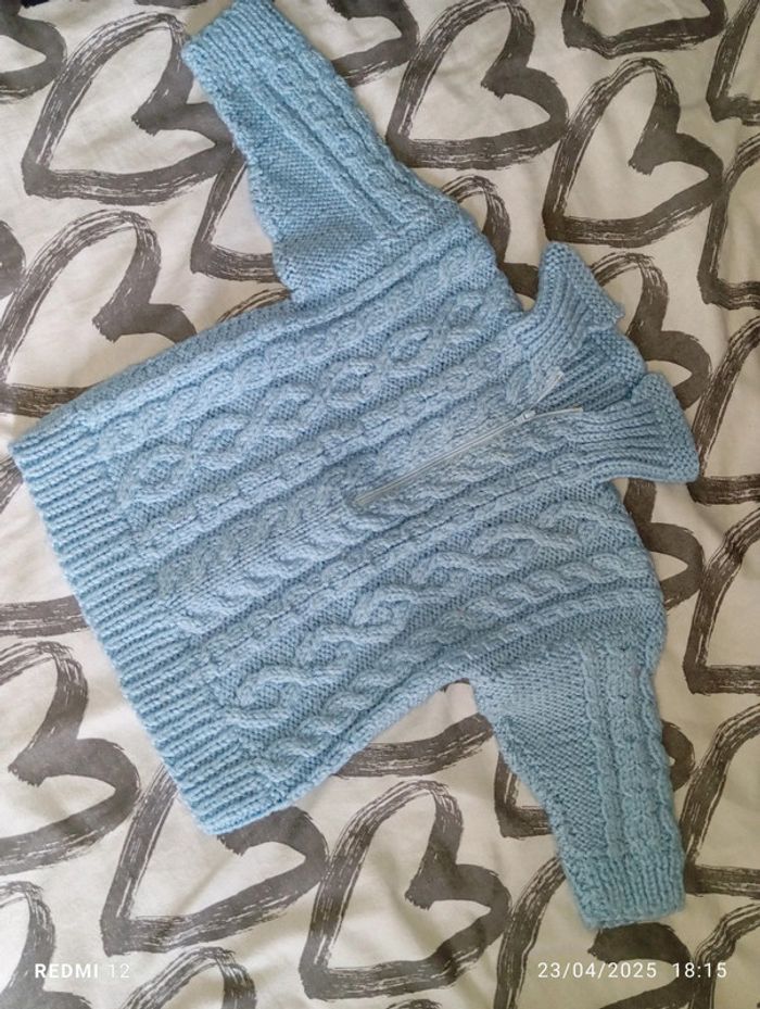 Pull bleu