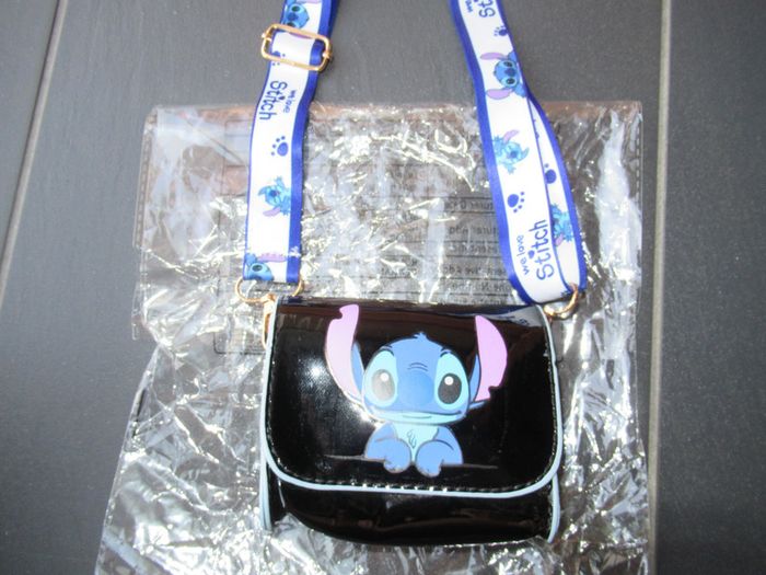 Petit sac bandoulière Stitch noir neuf - photo numéro 2