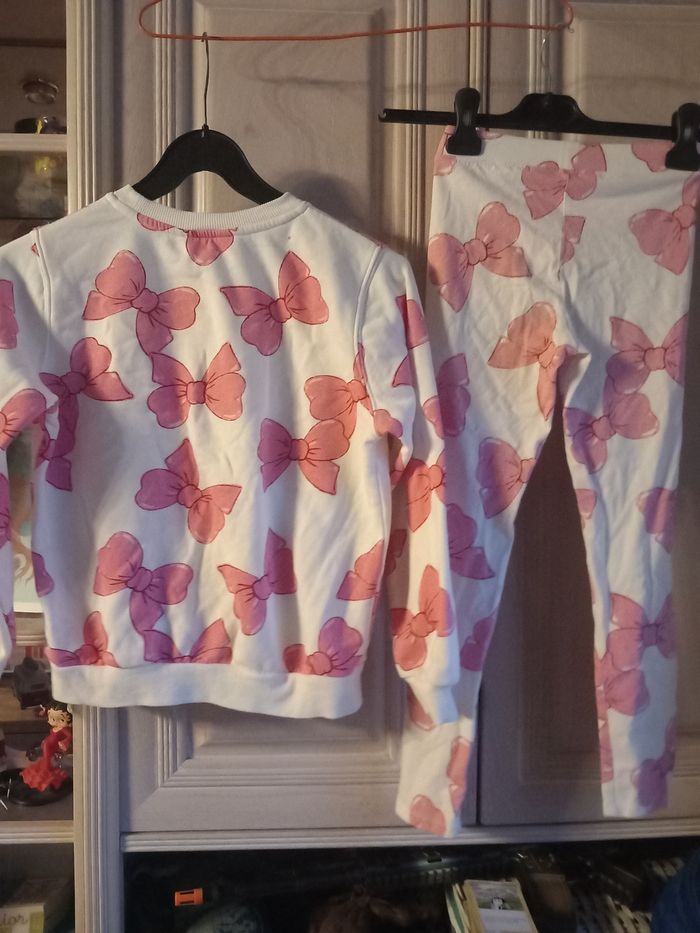 Ensemble sweat et pantalon avec nœuds papillon - photo numéro 6