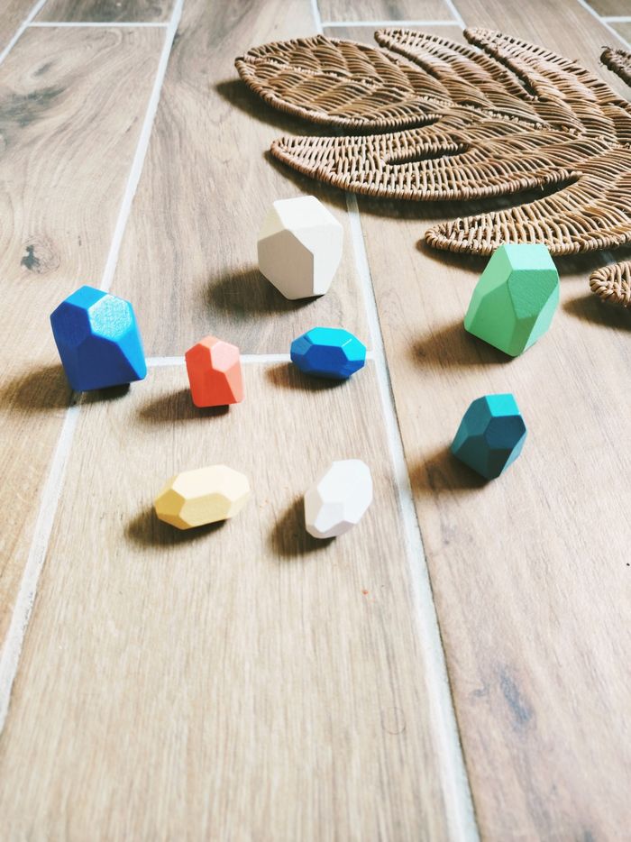 🪨Lot de 8 menhirs pierres multicolores à empiler en bois JB684