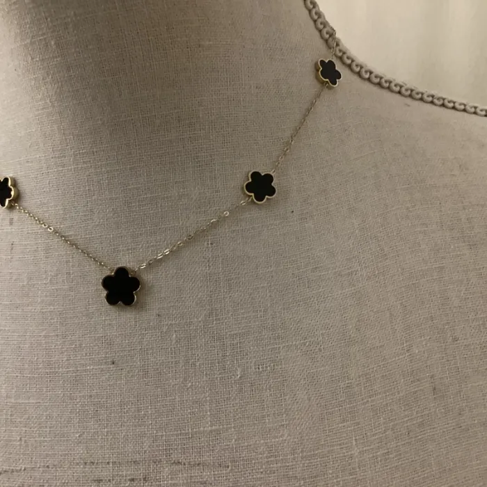 Collier acier inoxydable or réglable trèfles résine noire - photo numéro 2