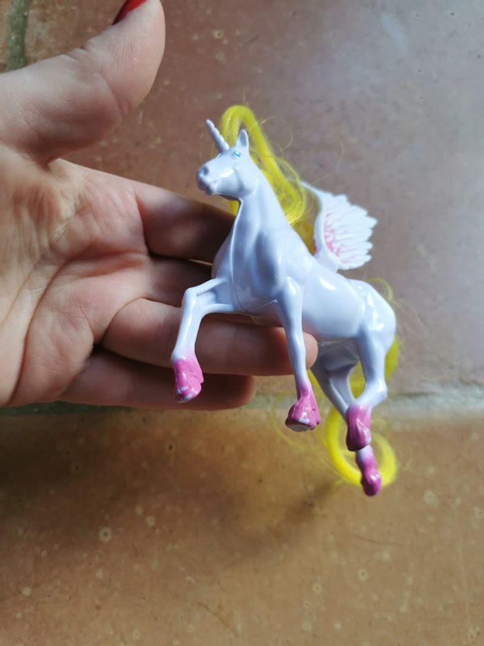 Figurine Licorne blanc et rose en plastique - photo numéro 5