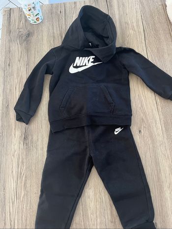 Ensemble Nike taille 2 ans