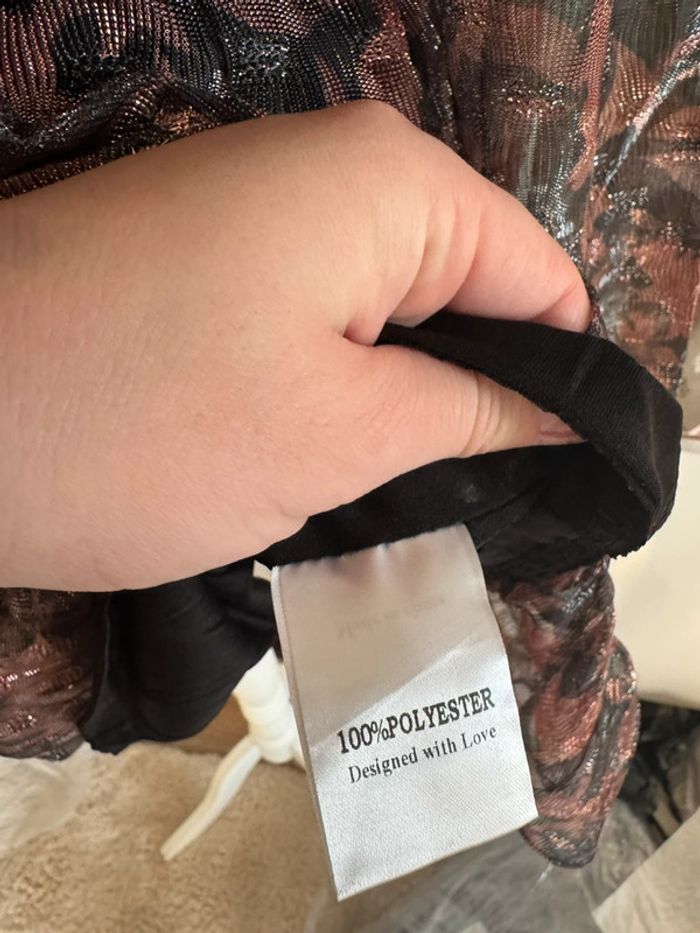 Magnifique robe manches longues noir fleuries brillant taille L - photo numéro 5