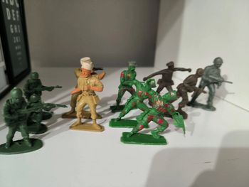 Figurine vintage soldat divers