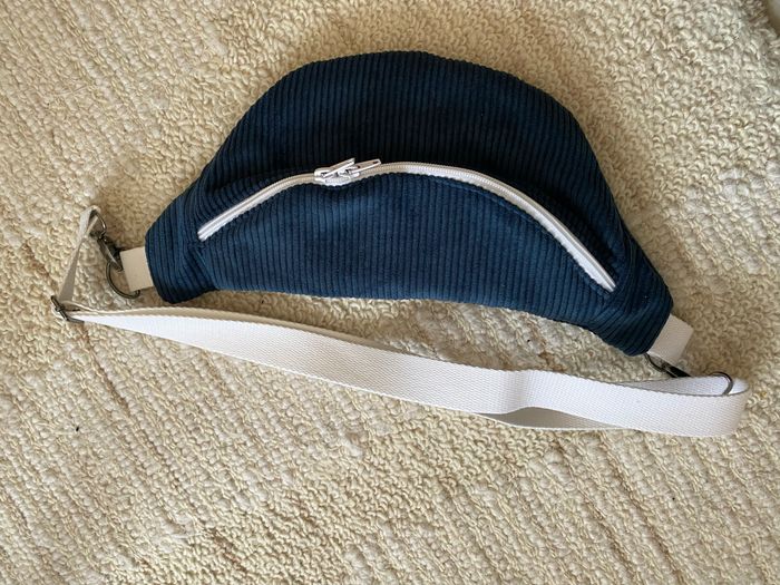 Sac banane bleu velour - photo numéro 2