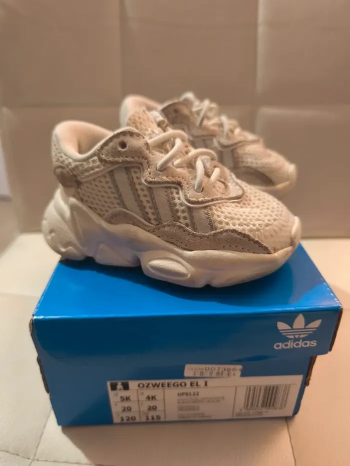 Baskets adidas ozweego taille 20 - photo numéro 3