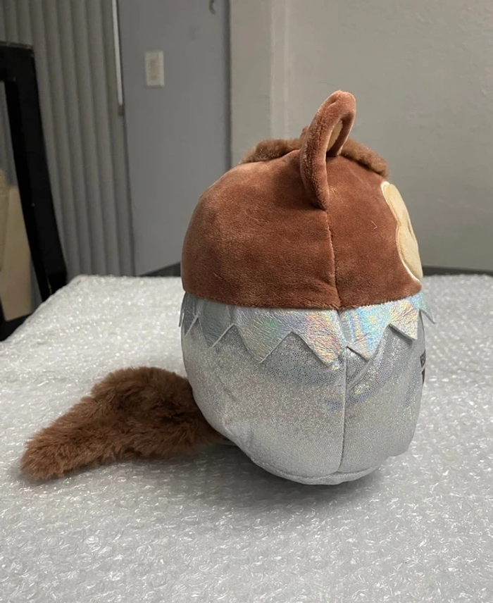 Squishmallows Lyca Hershey embrasse le loup-garou - photo numéro 2