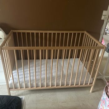 Berceau à vendre plus matelas fourni