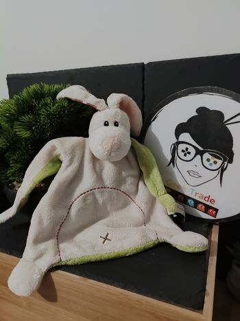 Doudou plat chien lapin blanc vert rouge my first nici rouge pois rose croix