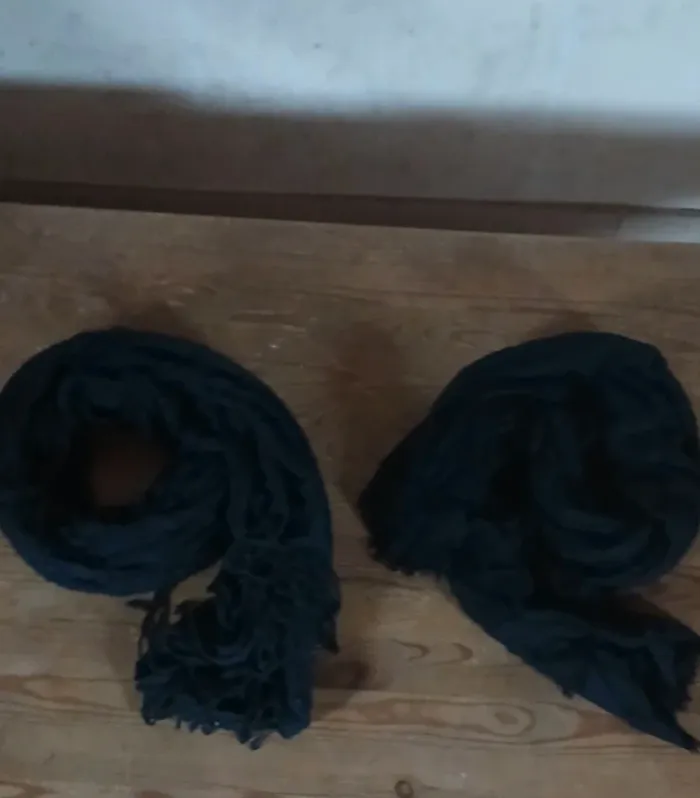 Écharpes noires