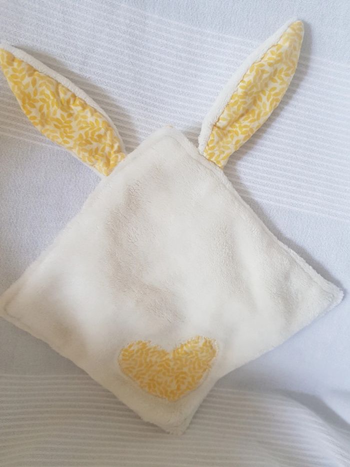 Doudou plat lapin  blanc  et jaune