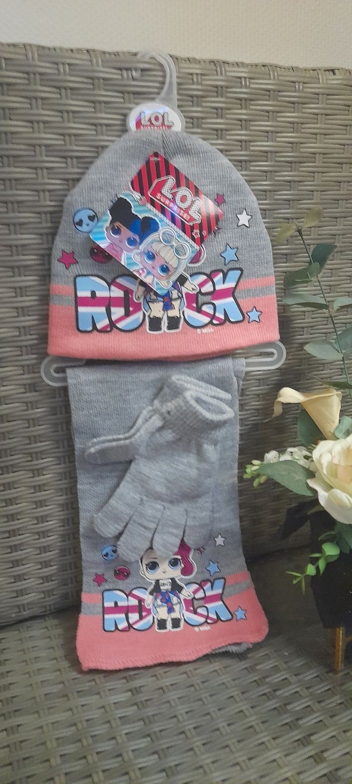 Bonnet, écharpe et gants.