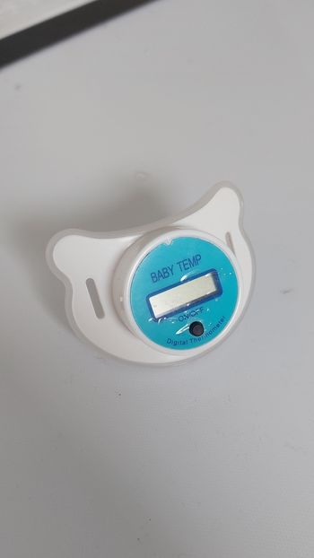 Tétine thermomètre bébé