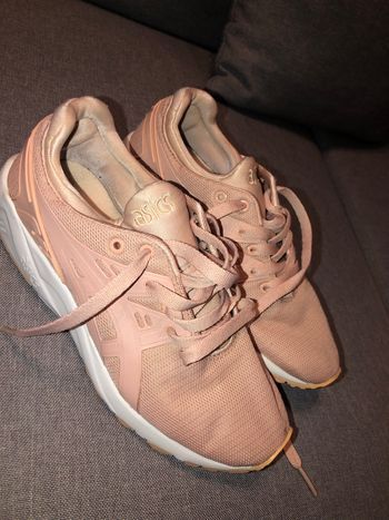 Asics rose