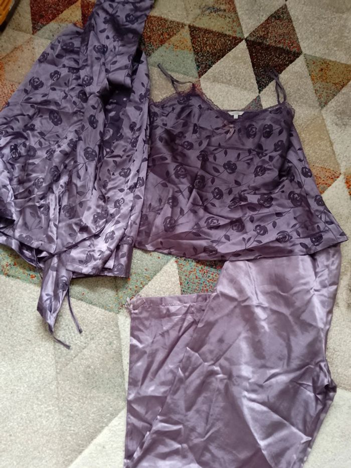 Ensemble nuit 3 pièces en satin violet taille 44 / 46