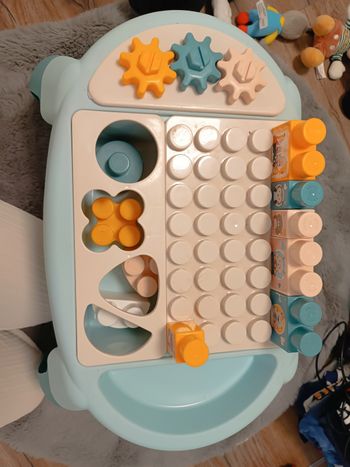 Table + boîte lego