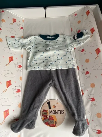 Tenue taille 1 mois
