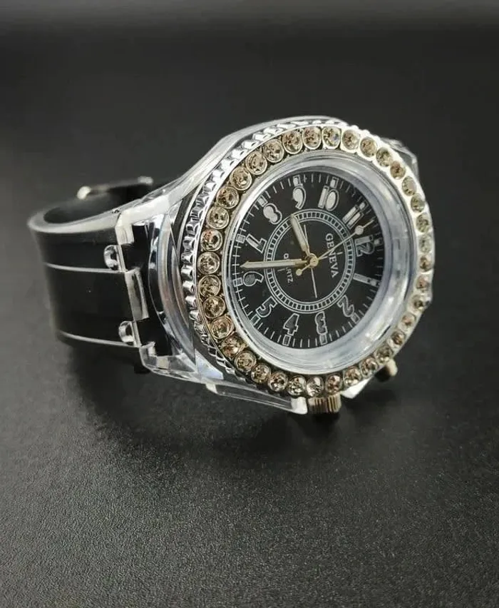 Montre noire lumineuse, style casino