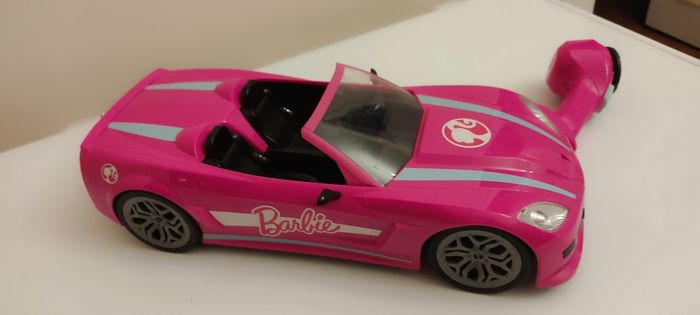 Voiture télécommandée barbie ( piles neuves ) - photo numéro 4