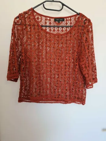 Haut court dentelle ajouré taille 38