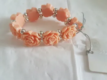 Bracelet forme rose couleur pêche  New Look Neuf