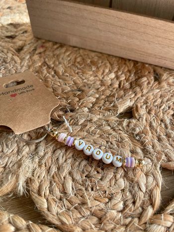 Porte clé perles lettres