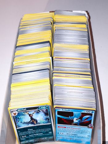 100 cartes Pokémon VF en très bon état 