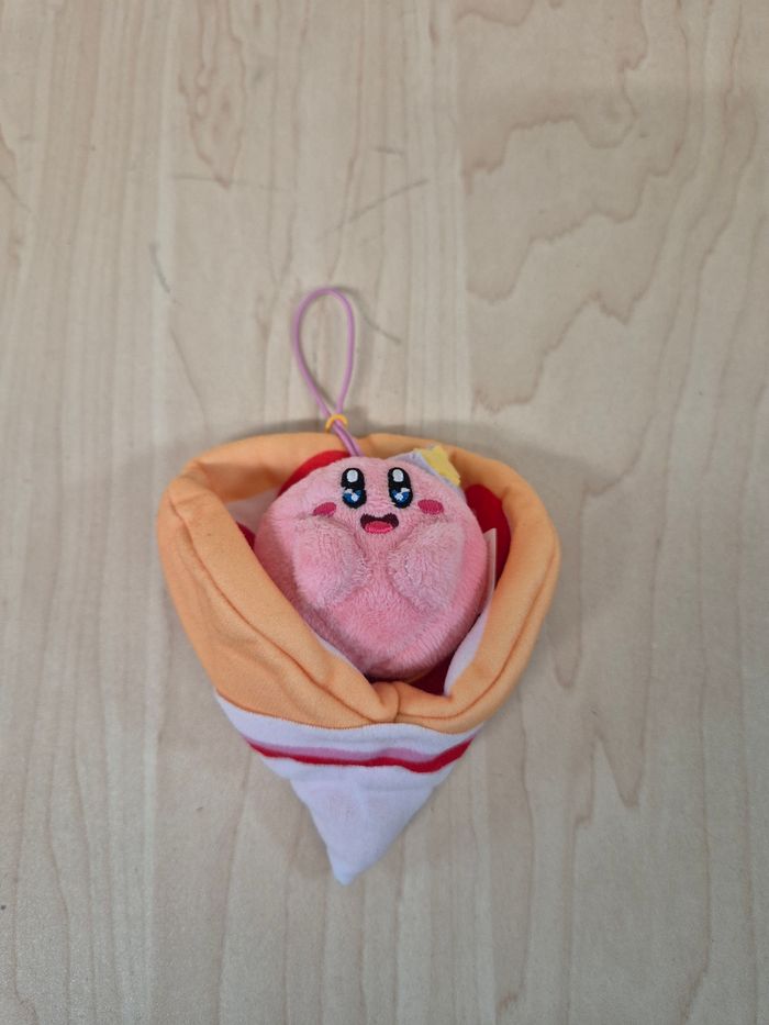 Mascotte Kirby crêpe : fraises