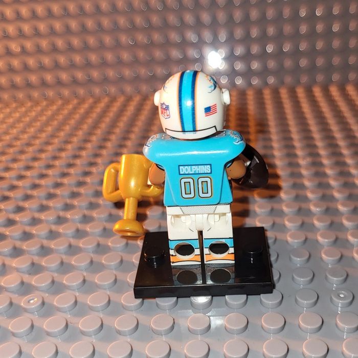 Minifigure / Figurine 🏈 NFL  - Football Américain 🏈 Dolphins de Miami - photo numéro 3