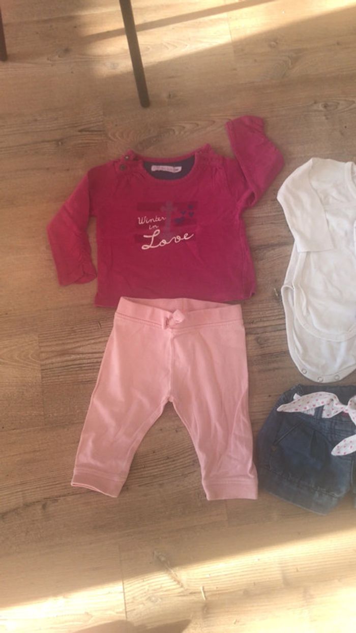 Lot vêtements fille 6 mois bodie teeshirt short pantalon - photo numéro 2