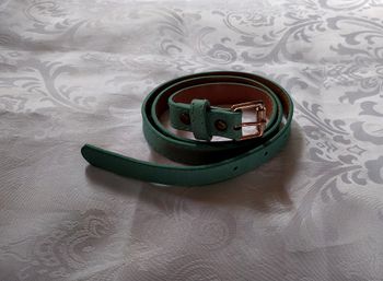 Ceinture fine turquoise et dorée