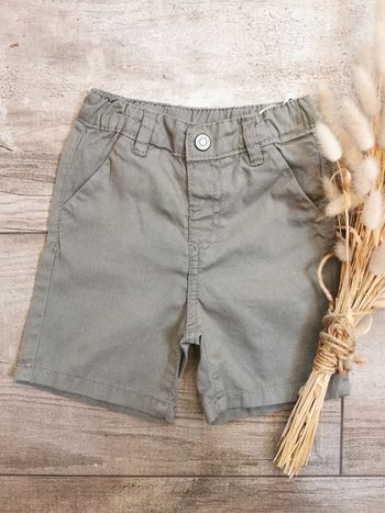🌺Très joli short kaki 6mois 67cm